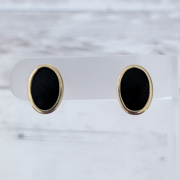 Vintage Clip On Earrings Retro Stylish Black Oval with Gold Tone Halo Elegant - Picture 2 of 5